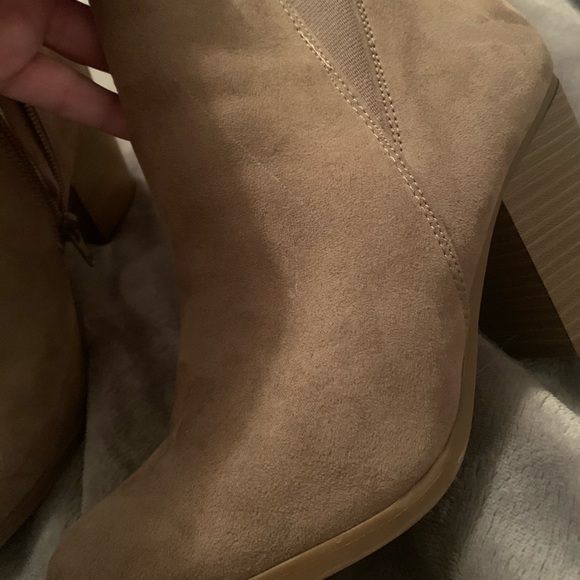 Tan booties worn once size 8 - Picture 4 of 4